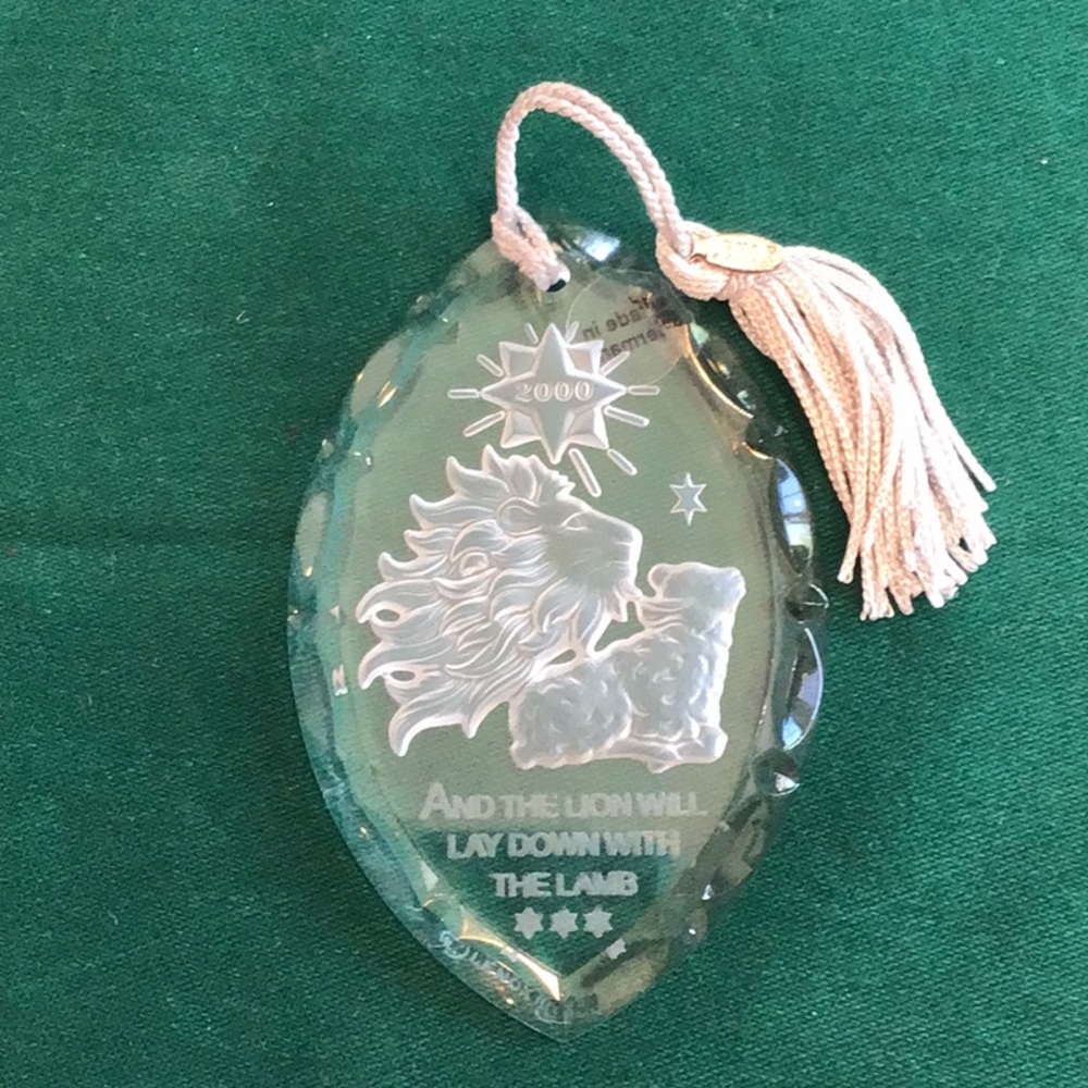 2000 Lenox Inspirational Lion and Lamb Etched Crystal Ornament.